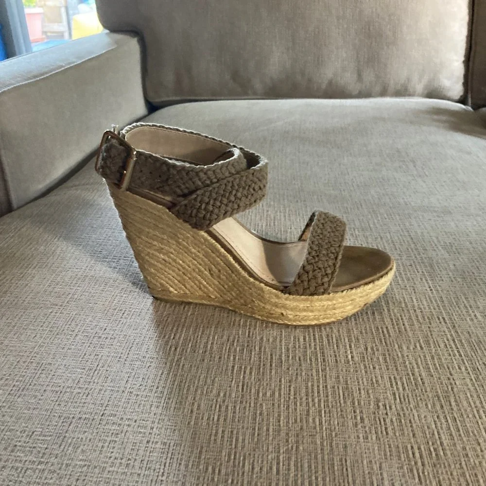 Steve Madden Khaki/Tan ankle wrap 4.75 inch wedge heel - Size 9 - Worn just once - Picture 11 of 13